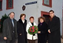Der Vorstand der SHG freut sich über das neue und 100. Mitglied Frau Gudrun Bärnreuther (Mitte). Foto: Joachim Mechler